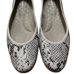 TIMBERLAND women snake skin flats